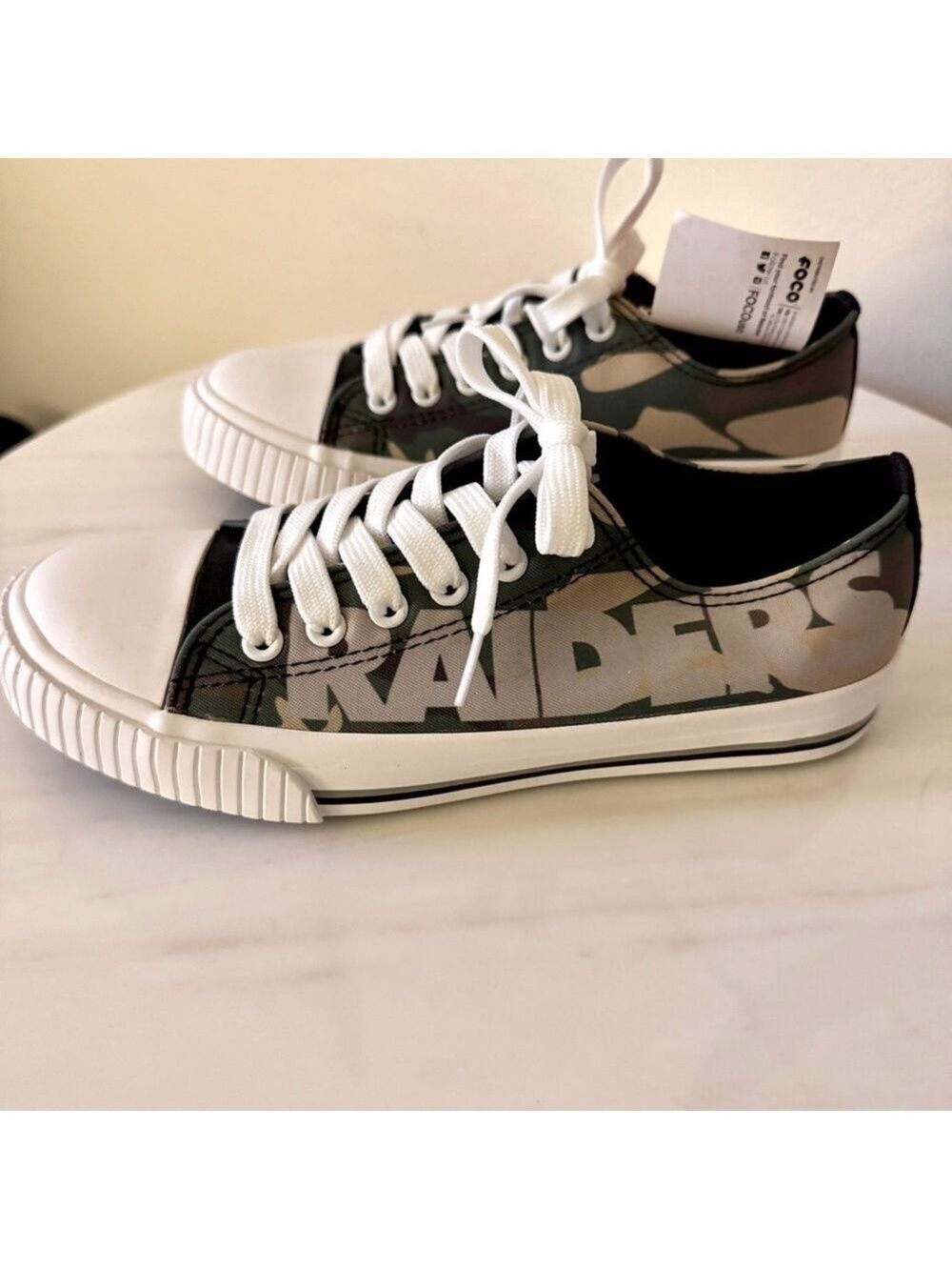 NEW WITH TAGS Las Vegas Raiders Camo Low Top Canvas Sneakers, Women’s Size 7 - Picture 2 of 9